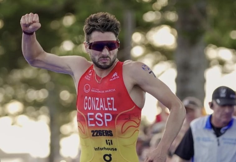 Wordltriathlon/ Alberto González en la meta de la Copa del Mundo de Napier