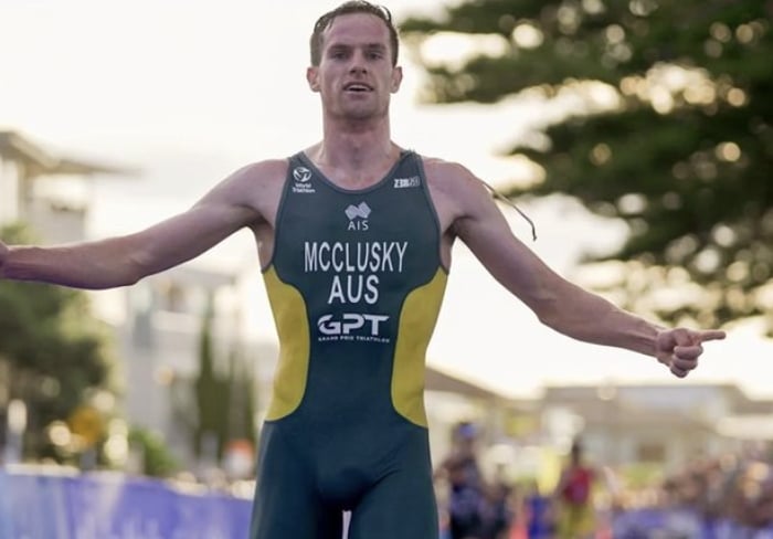 Worldtriathlon/ Callun McClusky vencendo em Napier