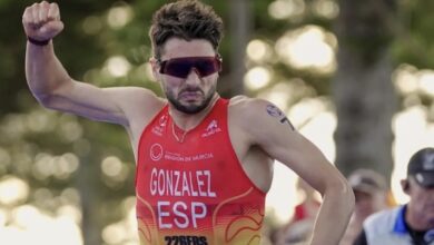 @benlumleyphoto @worldtriathlon/ Alberto González à Napier