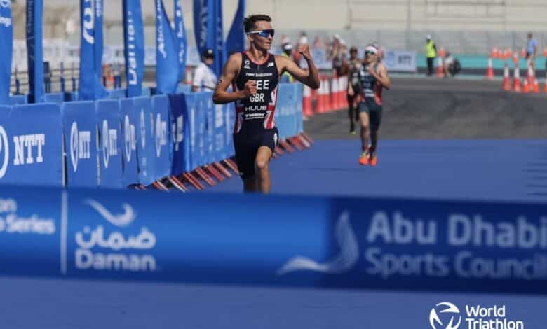 WorldTriathlon/ Alex Yee ganando en Abu Dhabi