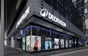 Image of a Decathlon store with the new logo