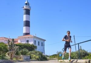 Rafa Babot/ un triathlète au phare de Portocolom