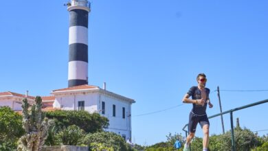 Rafa Babot/ a triathlete at the Portocolom lighthouse