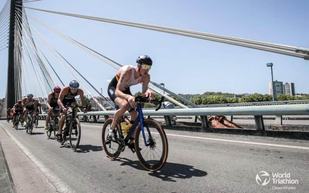 Wordtriathlon/ Imagen de triatletas en Pontevedra