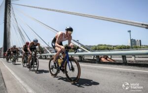 Wordtriathlon/ Image of triathletes in Pontevedra
