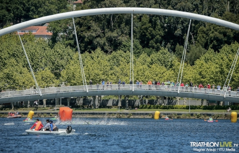 Wordtriathlon/ imagen de la natación en Pontevedra