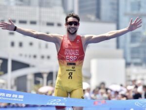 FETRI/ Alberto González ganando en Hong Kong