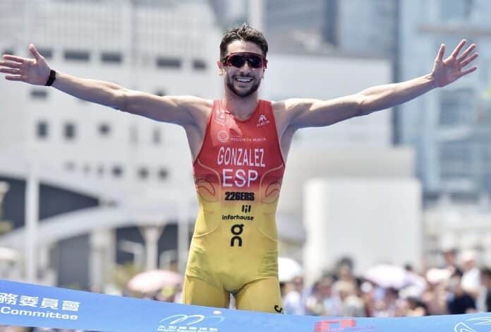 FETRI/ Alberto González winning in Hong Kong