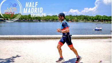 A triathlete running in the Casa de Campo