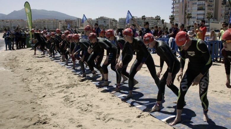 FETRI/ image of the start of a triathlon in Melilla