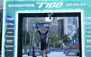 PTO/ Ashleigh Gentle ganando en el T100 de Singapur