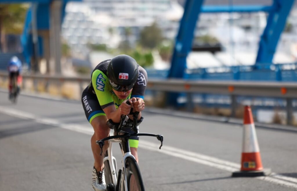 Un triatleta en el Challenge Mogán Gran Canaria