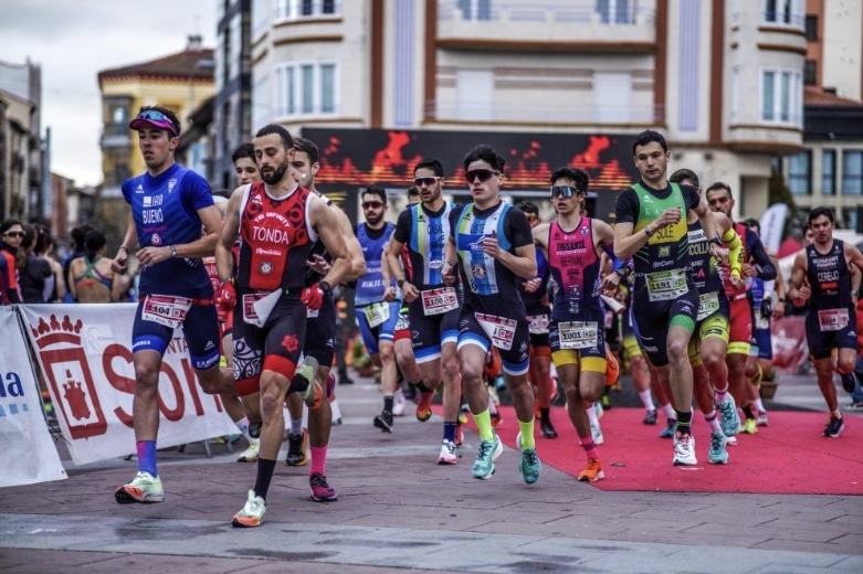 FETRI/ triatletas en un duatlón en Soria