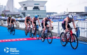 World Triathlon/ imagen de triatletas en Yokohama