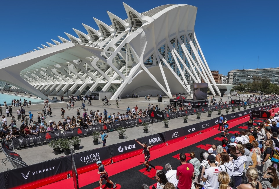 Carlesturbe/ imagen de la meta en el IRONMAN 70.3 Valencia