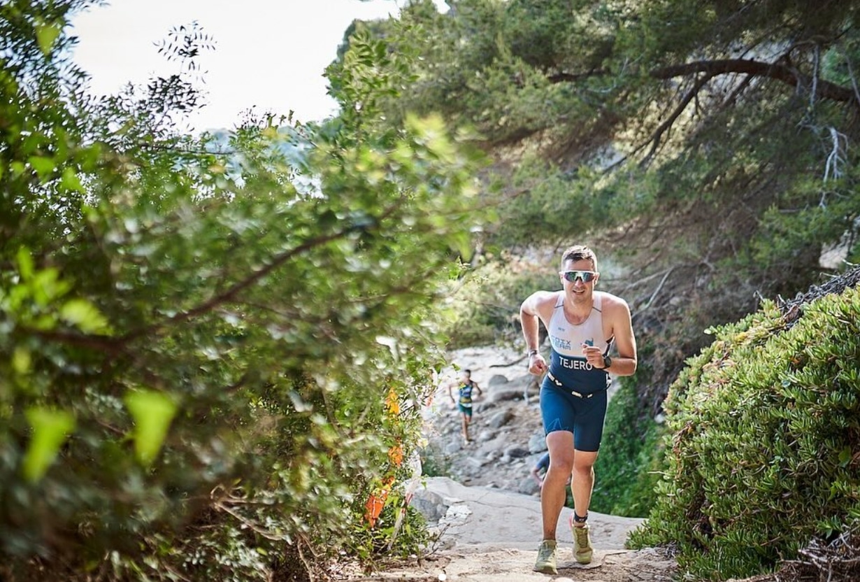 Instagram/ un triatleta corriendo en XTERRA