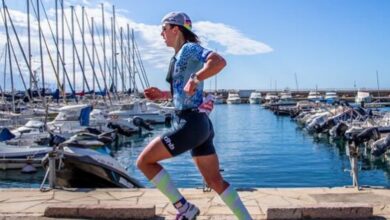Instagram/ un triatleta corriendo en Challenge Salou