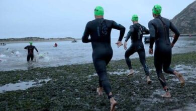 IRONMAN/ Triatletas tomando la salida del RONMAN 70.3 Morro Bay