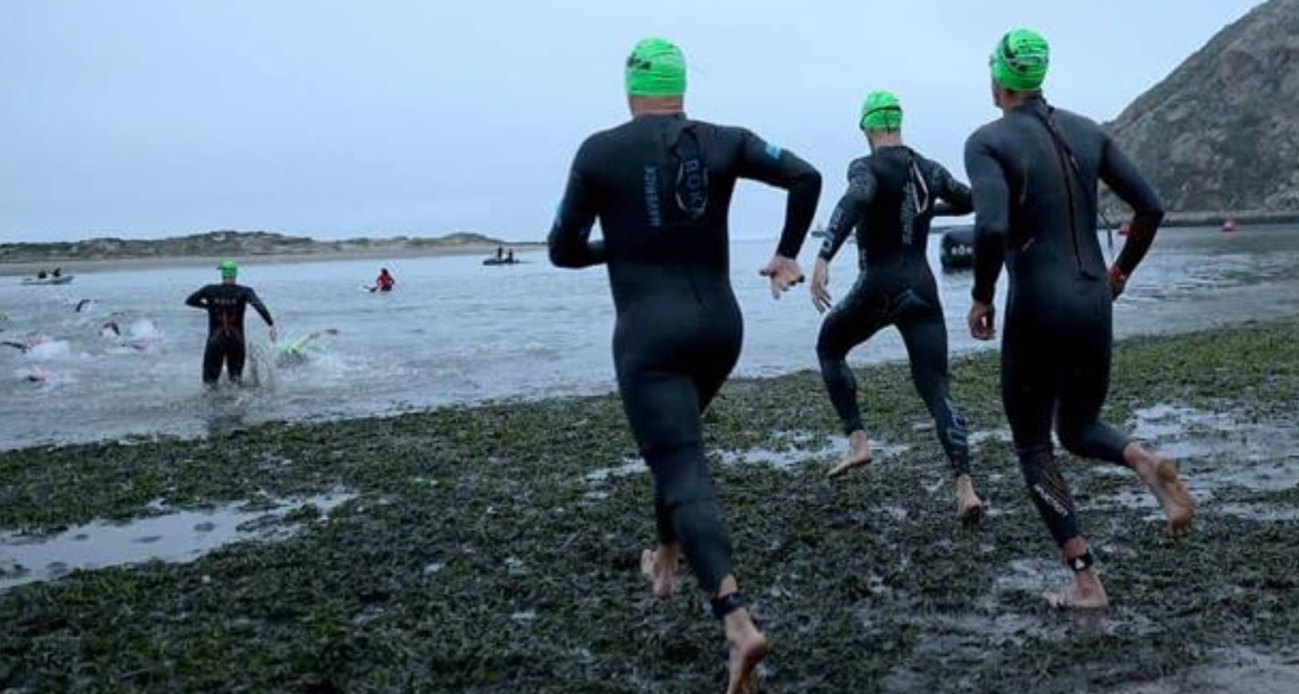 IRONMAN/ Triatletas tomando la salida del RONMAN 70.3 Morro Bay