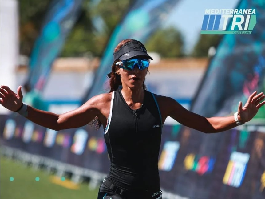 Instagram/ Imagen de una triatleta en meta del MTRI Castellón