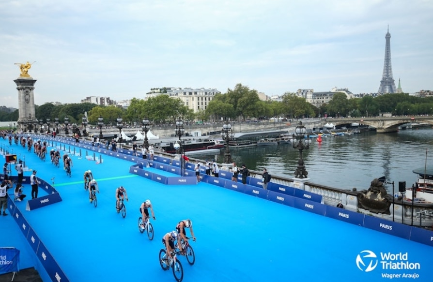 Triathlon/ imagen de la transición en París