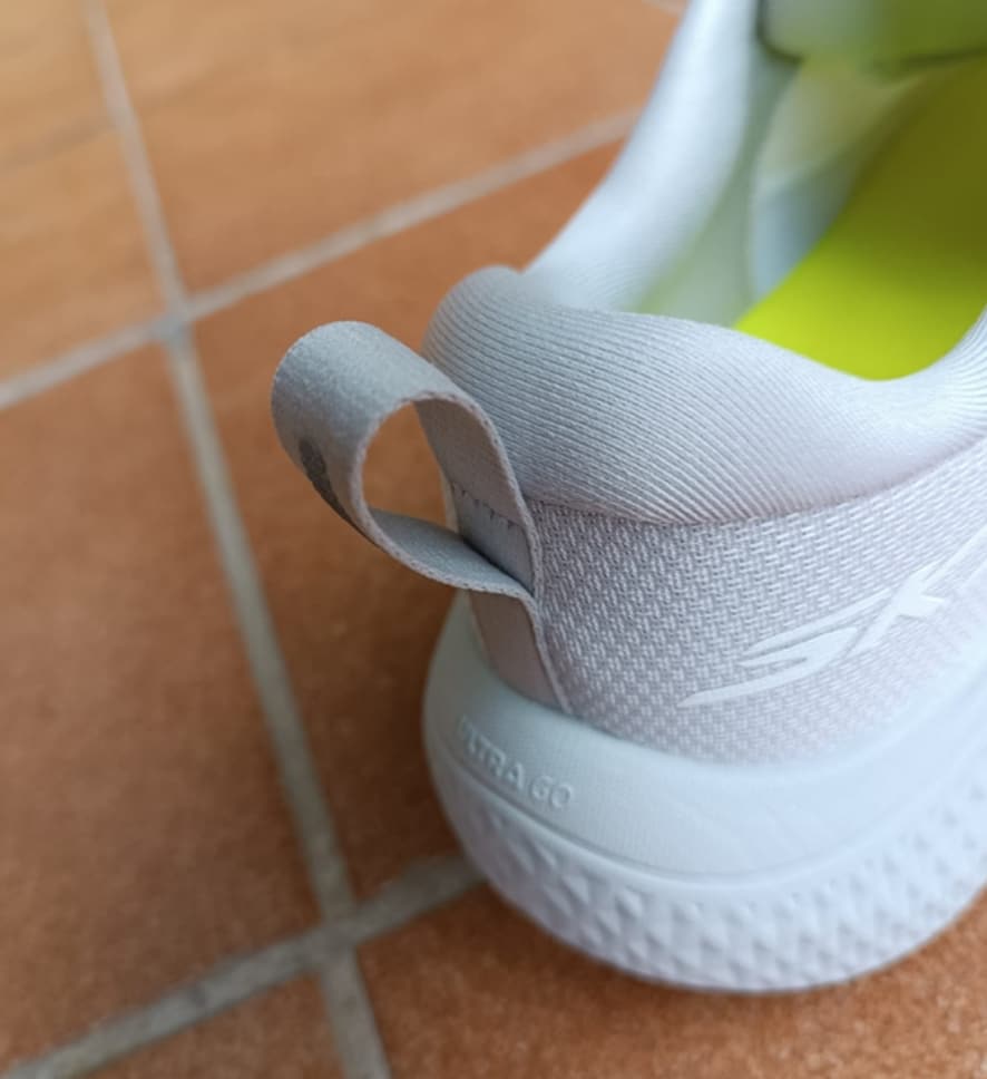 Skechers GOrun Supersonic Max: Amortiguación y ligereza para devorar kilómetros - Artículos Material deportivo Review Skechers Zapatillas Imagen del talón de la Skechers GOrun Supersonic Max