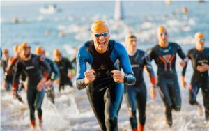 Imagen de la salida de la natación del Club La Santa IRONMAN Lanzarote