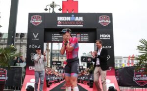 @ironmantri/ Jackie Hering en meta del IRONMAN Hamburg
