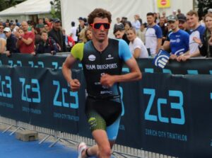 @teamduxsports/ Max Studer corriendo