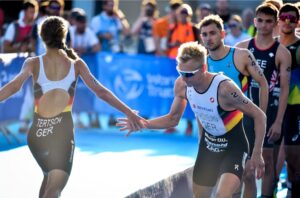 Triathlon/ Imagen de un triatlón de relevos mixtos