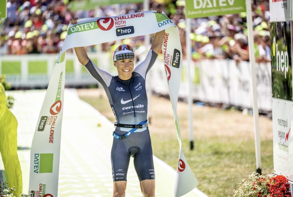 Lars Pamler/ Anne Haugm ganando el Challenge Roth