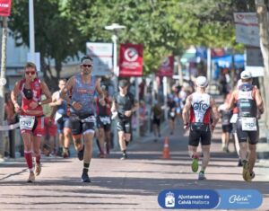 Instagram/ Triatletas corriendo en el Challenge Peguera