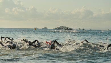 Jon Izeta/ Imagen de triatletas nadando en Ibiza