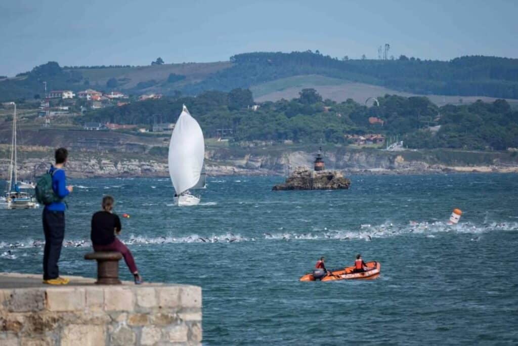 twitter/ Imagen de la natación en el Triatlón Ciudad de Santander