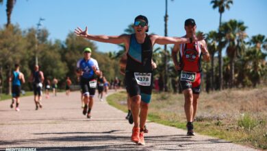 Triatletas en el MTRI Castellón