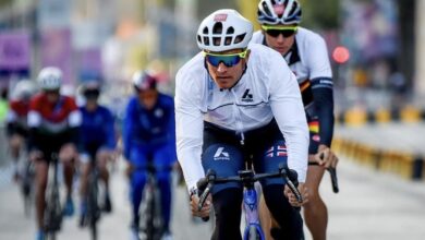 @worldtriathlon/Blummenfelt entrenando en Paris
