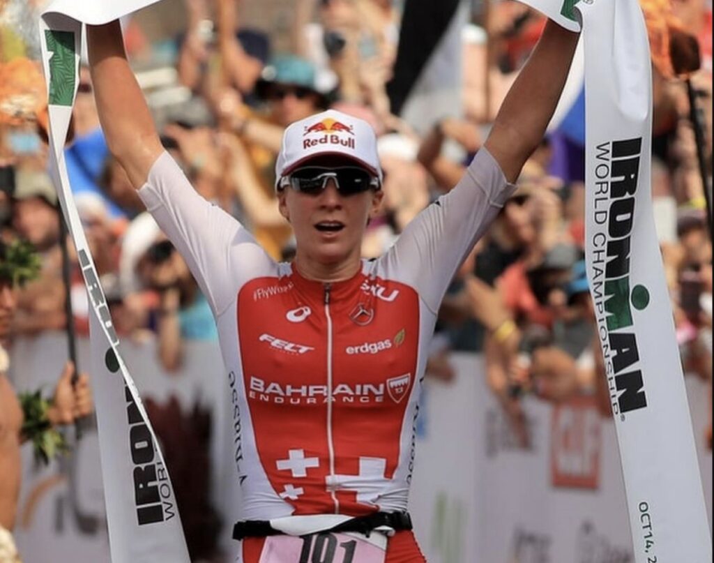 @ironman/ Danile Ryf en meta celebrando la victoria