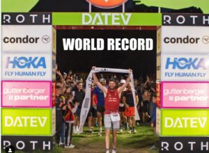 @larsscharlphoto/ Jonas Deichmann batiendo el récord del mundo de Ironman consecutivos