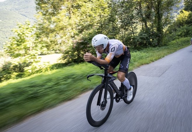 @alpetriathlon/ Jordi Montraveta en el Alpe Duez