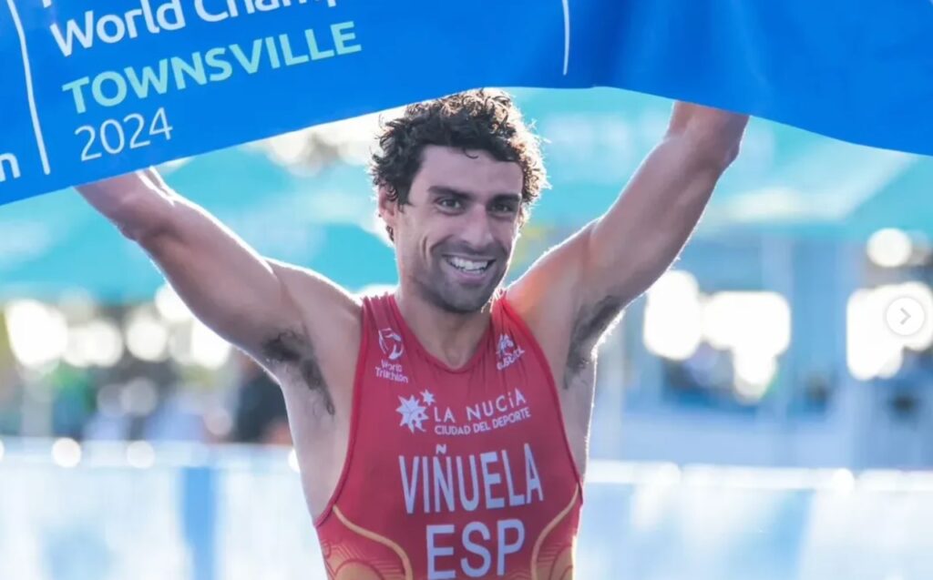 @triatlonsp/ Kevin Tarek Ganando el Campeonato del Mundo de Acuatlón
