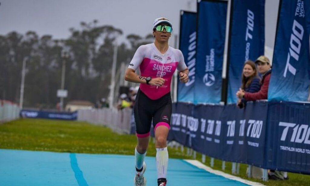 @t100triathlon/ Marta Sánchez en competición