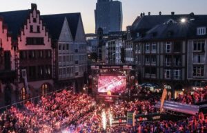 IRONMAN/ Imagen de la meta del IRONMAN Frankfurt