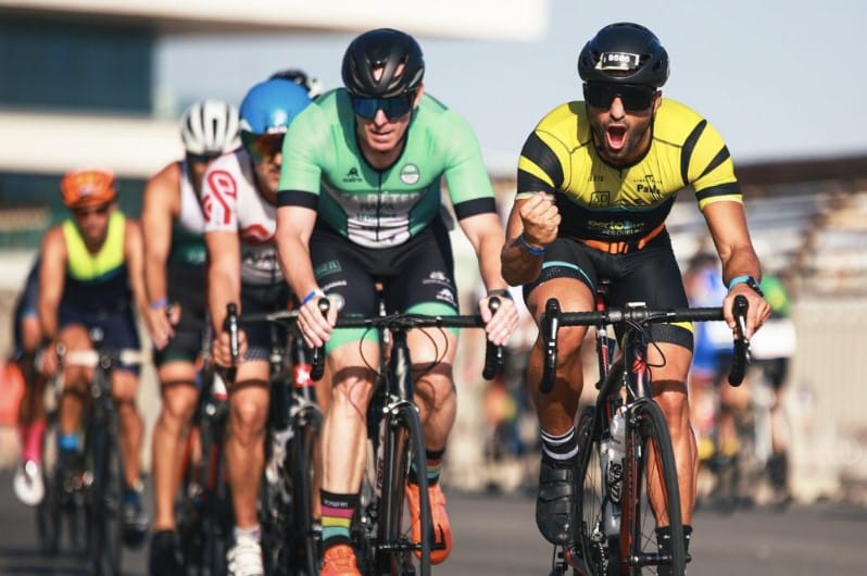 Triatletas en el ciclismo del MTRI Valencia