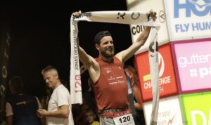 TEAMCHALLENGE / Simon Fischer Jonas Deichmann en meta del reto 120 IRONMAN en 120 días