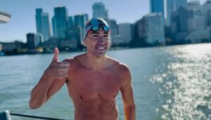 muchodeporte/ David Meca al terminar el reto en Alcatraz