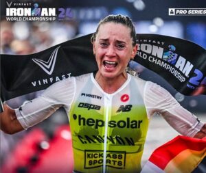 Laura Phillip ganando el Mundial IRONMAN Niza 2024