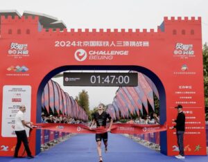 @challengefamily/ Kyle Smith ganando en el Challenge Beijing