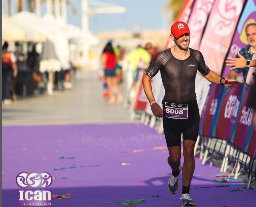 Instagram/ Imagen de un triatleta en la meta el ICAN Gandia