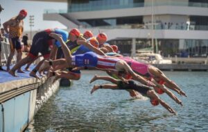 Salida del triatlón olímpico en el MTRI Valencia