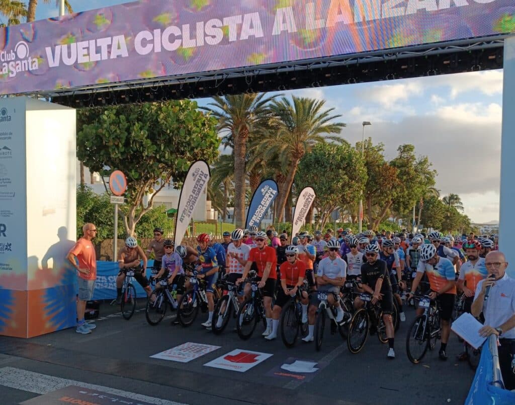Imagen de la salida de la etapa 2 de la Vuelta Ciclista Lanzarote